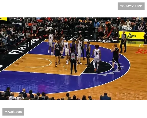 裁判未第一时间吹罚犯规 却在进球后追溯前序行为